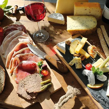 לינה וארוחת בוקר Berdorfer Eck - 4*